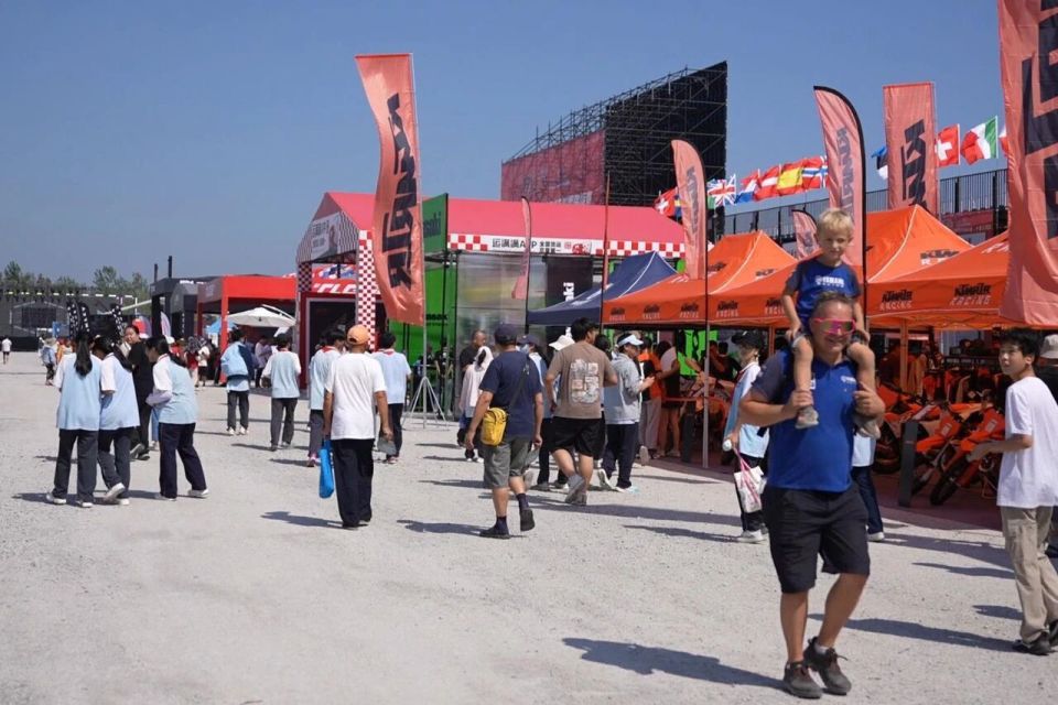 吃饭大事, 的赛道上飞, MXGP